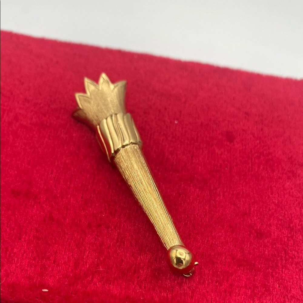 VTG Monet goldtone torch pin brooch 2.5”